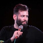 دانلود آهنگ امیر برومند تو شمشیر نمیخای فقط یک نگاه کن